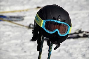 how to dress well and appropriately for skiing
