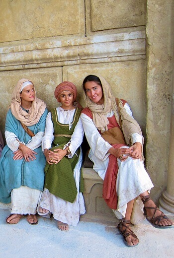 dress in Israel - women